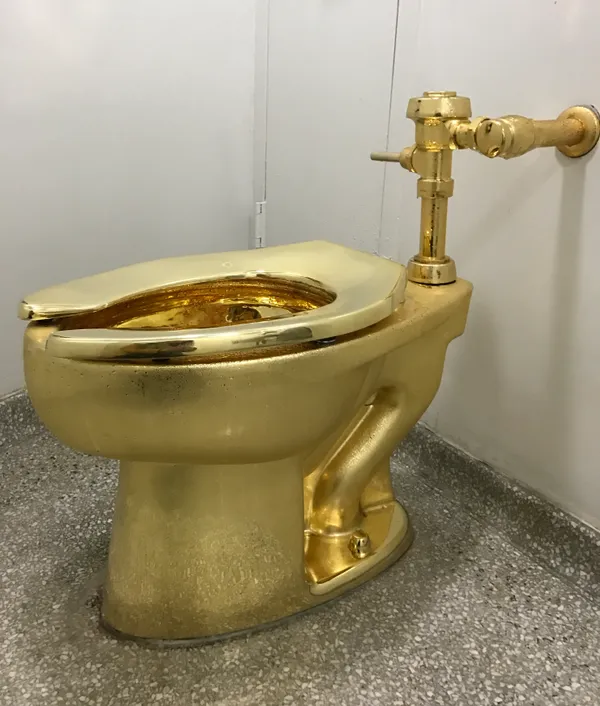 Ten-foot golden toilet sculpture appears near Lincoln Memorial, spotlighting political satire and public-space permitting issues
